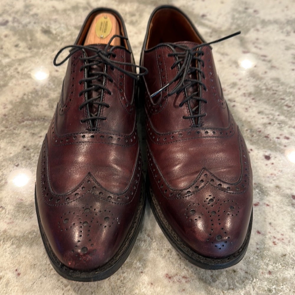 Allen Edmonds maroon/brown Oxford wingtip men’s dress shoe.
